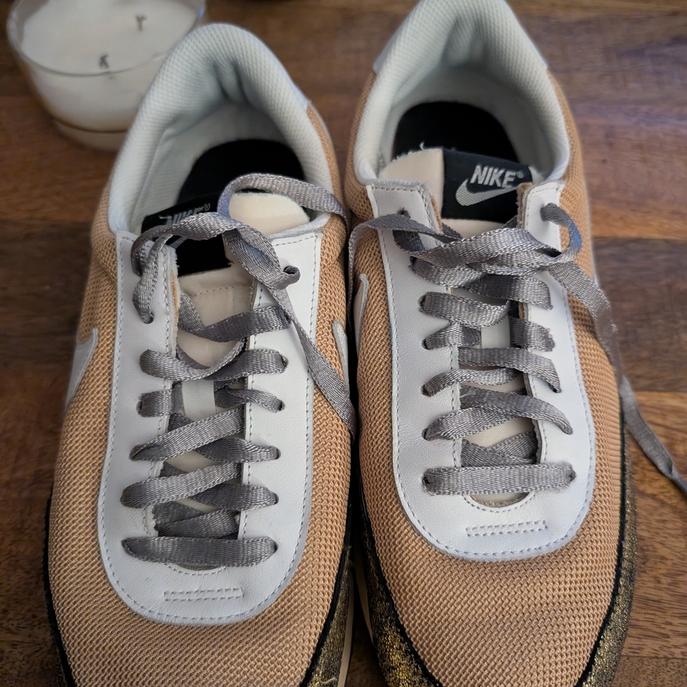 Nike Tan and Gold Sneakers - Picture 4 of 6